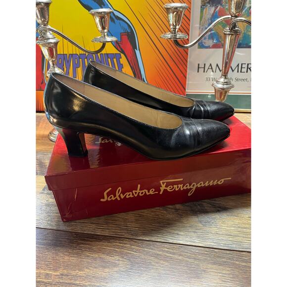 Vintage Estate Salvatore Ferragamo Margaret Black Heels w/OG Box Sz 8B - Picture 1 of 6
